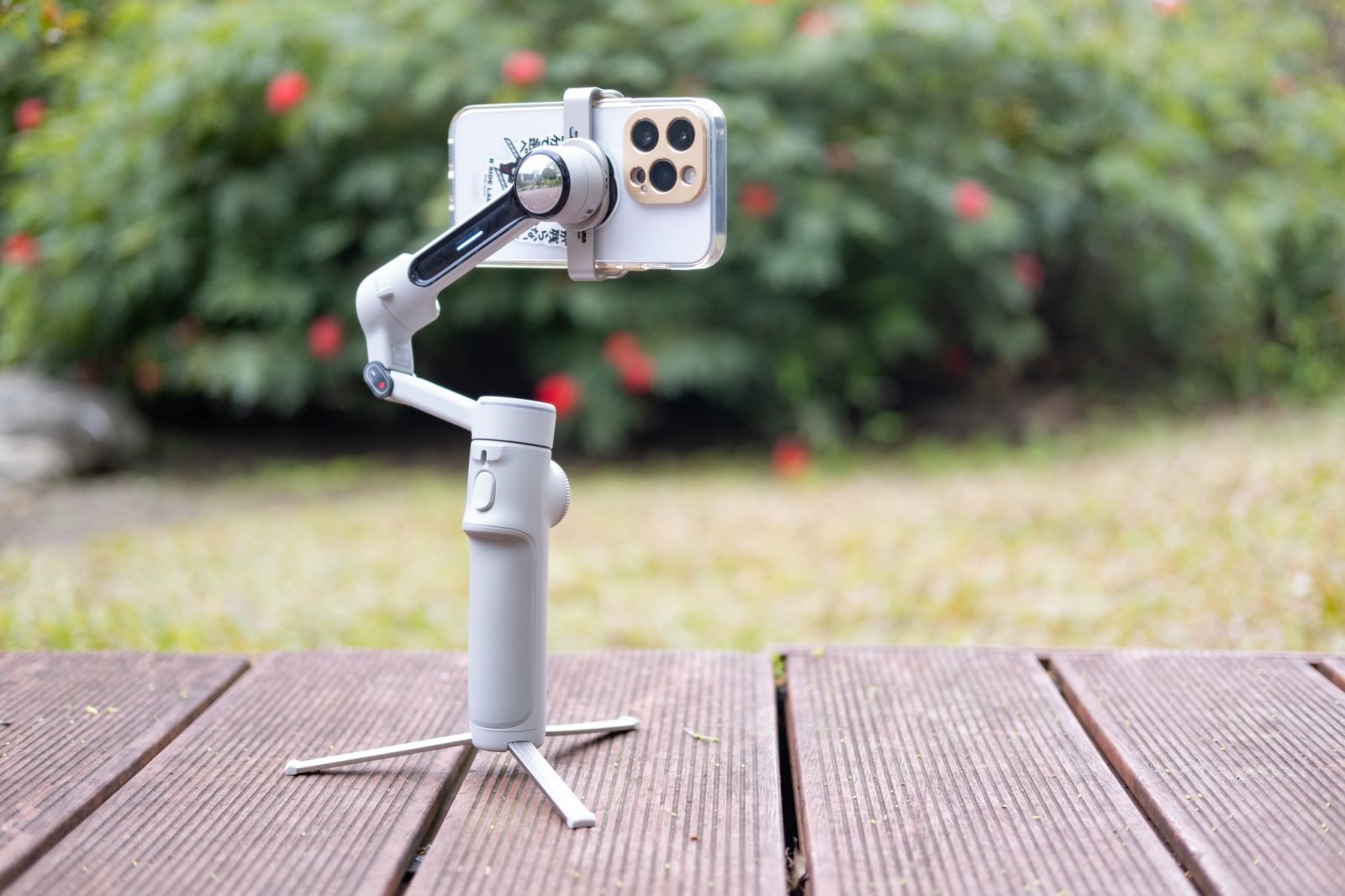 Insta360 Flow 2 Pro 手機三軸穩定器，最適合 iPhone 的隨行攝影師，直播、視訊、影音創作好幫手